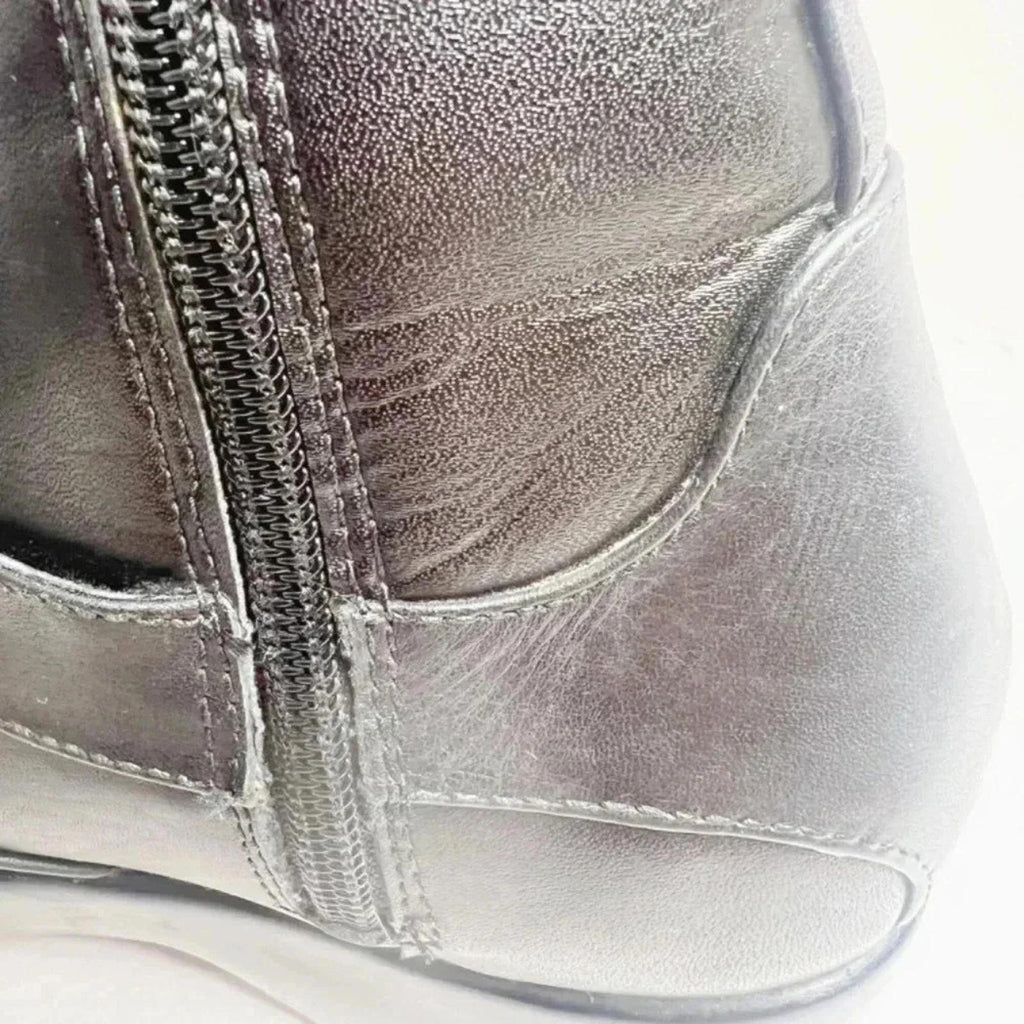 Aravon Black Leather Booties Silver Buckle Women's Size 5.5