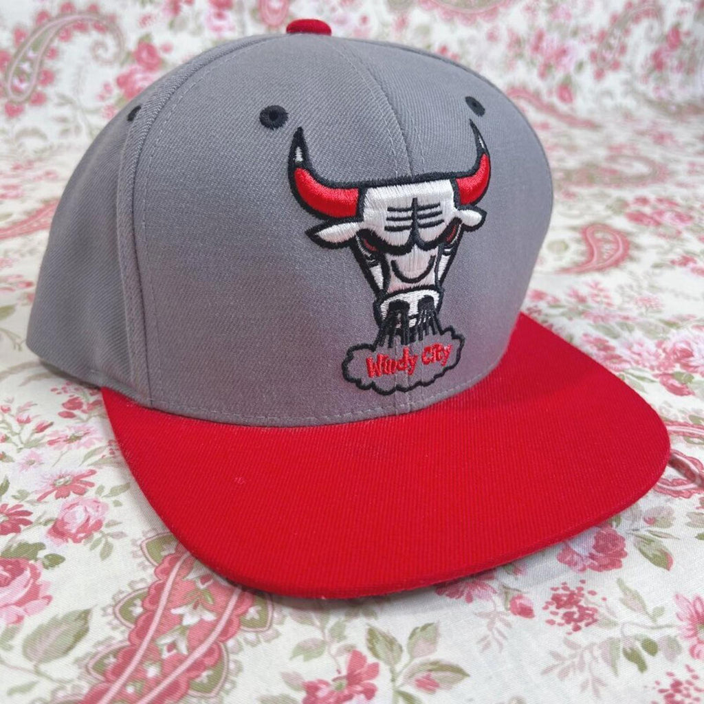 Vintage Chicago Bulls Mitchell & Ness Snapback Cap Grey and Red Baseball Hat