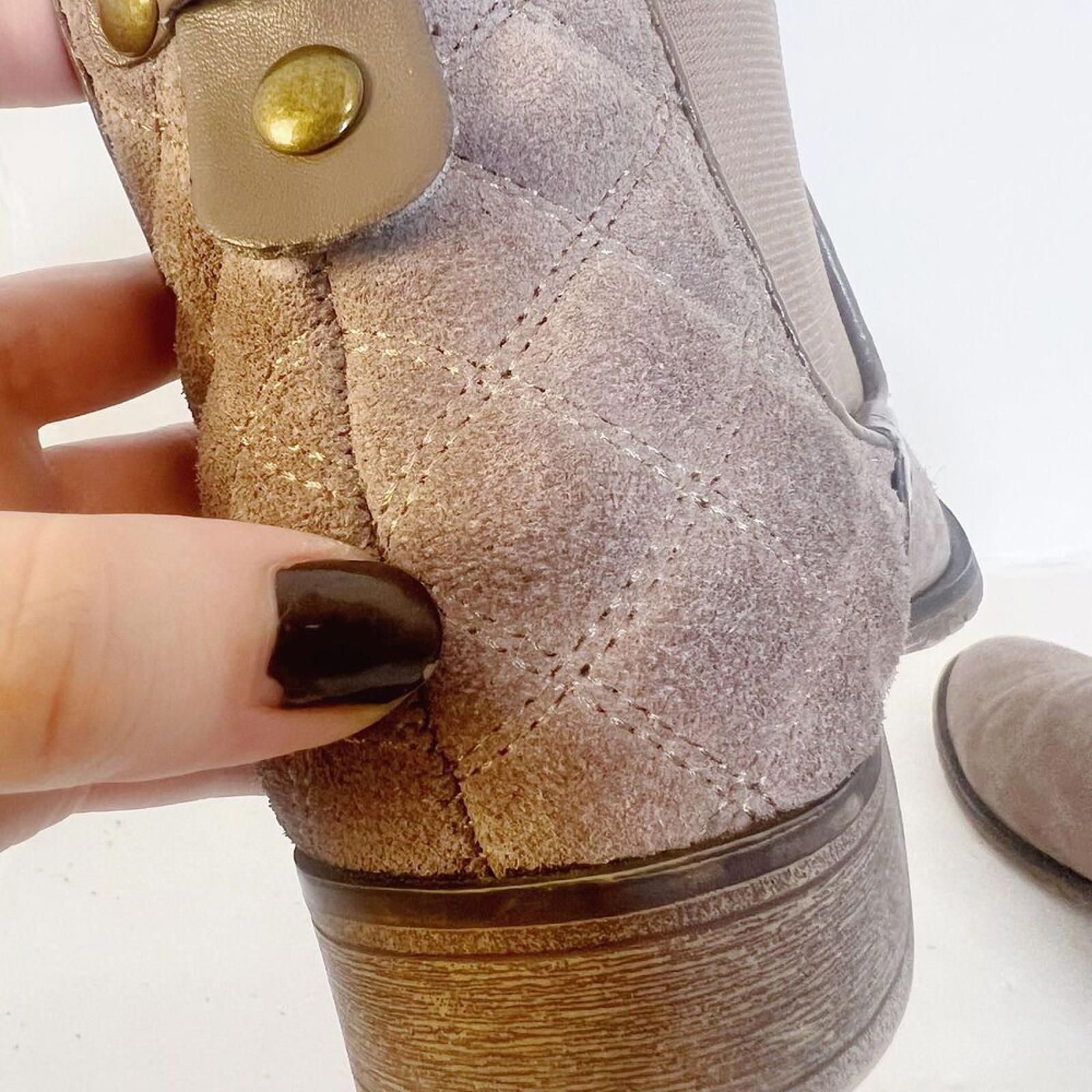 Steve Madden Gianna Taupe Suede Chelsea Ankle Boots Booties Women's Size 7.5
