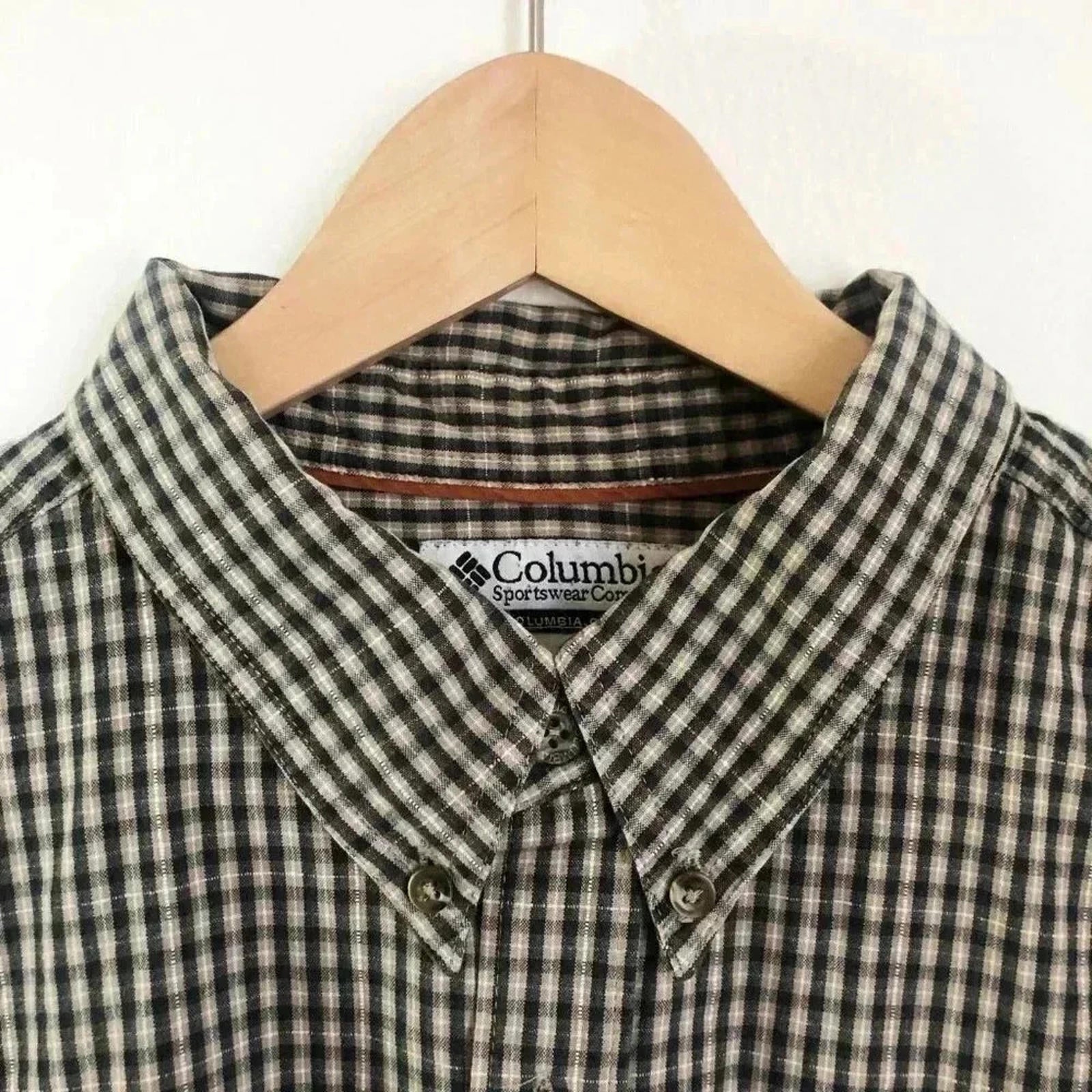 Columbia Men's Long Sleeved Button Up Black and White Size XL Hiking Outdoor