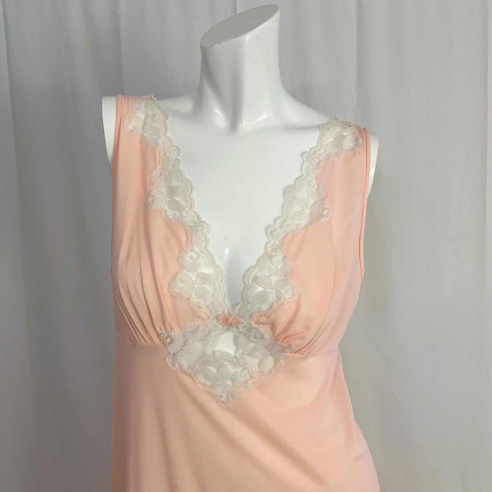 Vintage 1970s Kayser Peachy Pink Cream Lace Maxi Night Gown Women's Size 2