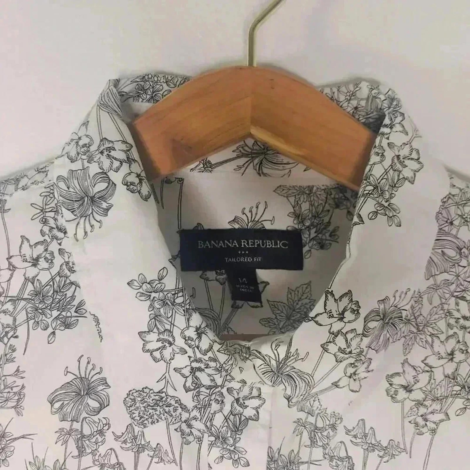 Banana Republic Black and White Floral Print Blouse Tank Business Casual Size 14
