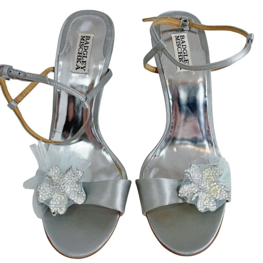 NWT RARE Badgely Mischka Silver Flower Emblem Heels Pumps Women's Size 10