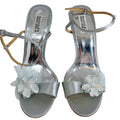 NWT RARE Badgely Mischka Silver Flower Emblem Heels Pumps Women's Size 10