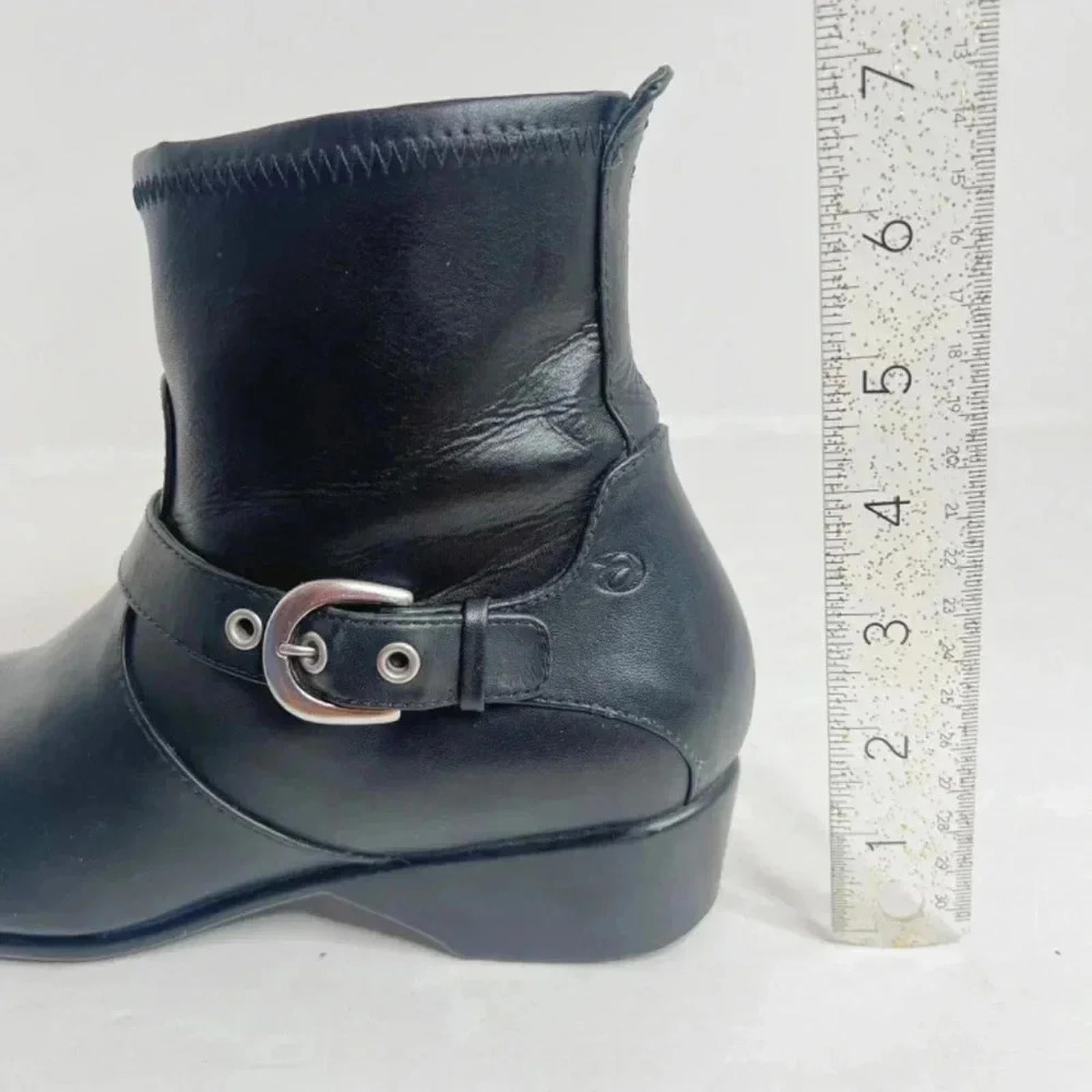 Aravon Black Leather Booties Silver Buckle Women's Size 5.5