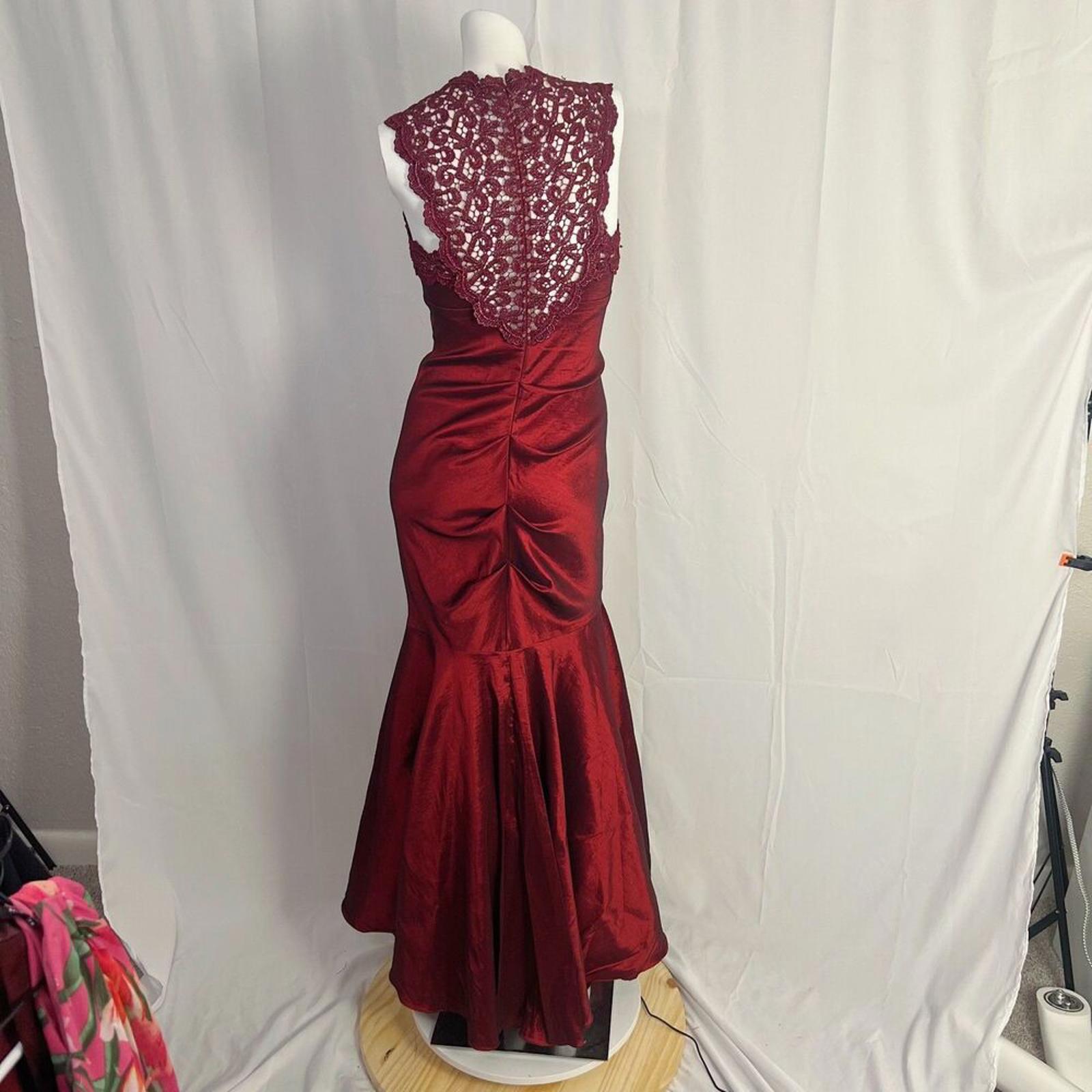 Xscape Sleeveless Stretch Truffeta Dress Lace Red Mermaid Gown Goth Alt Size 8