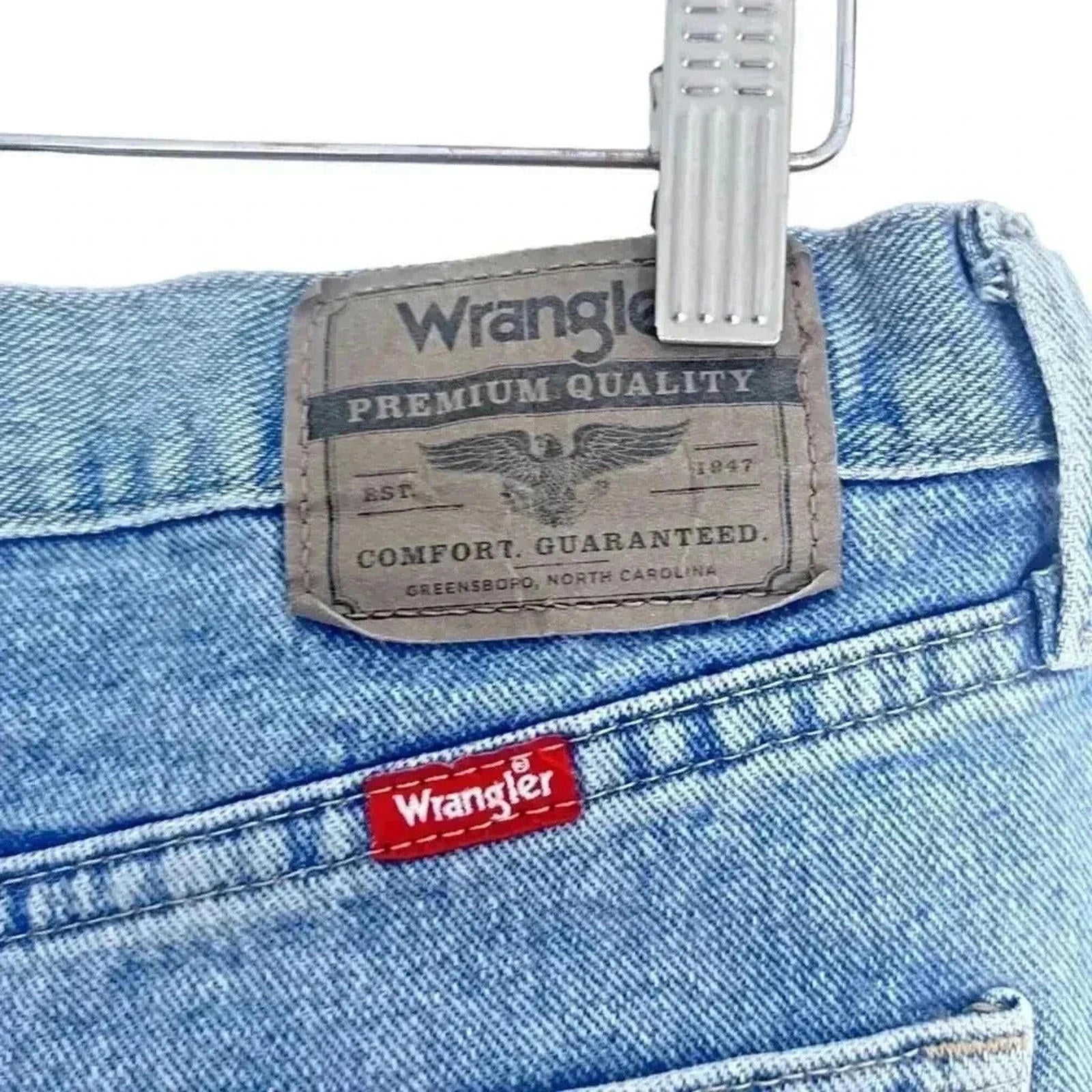 Wrangler Medium Wash Regular Fit Straight Leg Jeans Light Wash Mid Rise 32 x 30