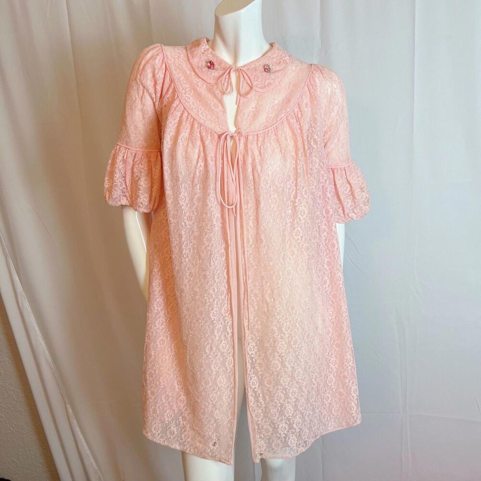 Vintage 1960s Pink Lace Duster Robe Peter Pan Collar Coquette Bows
