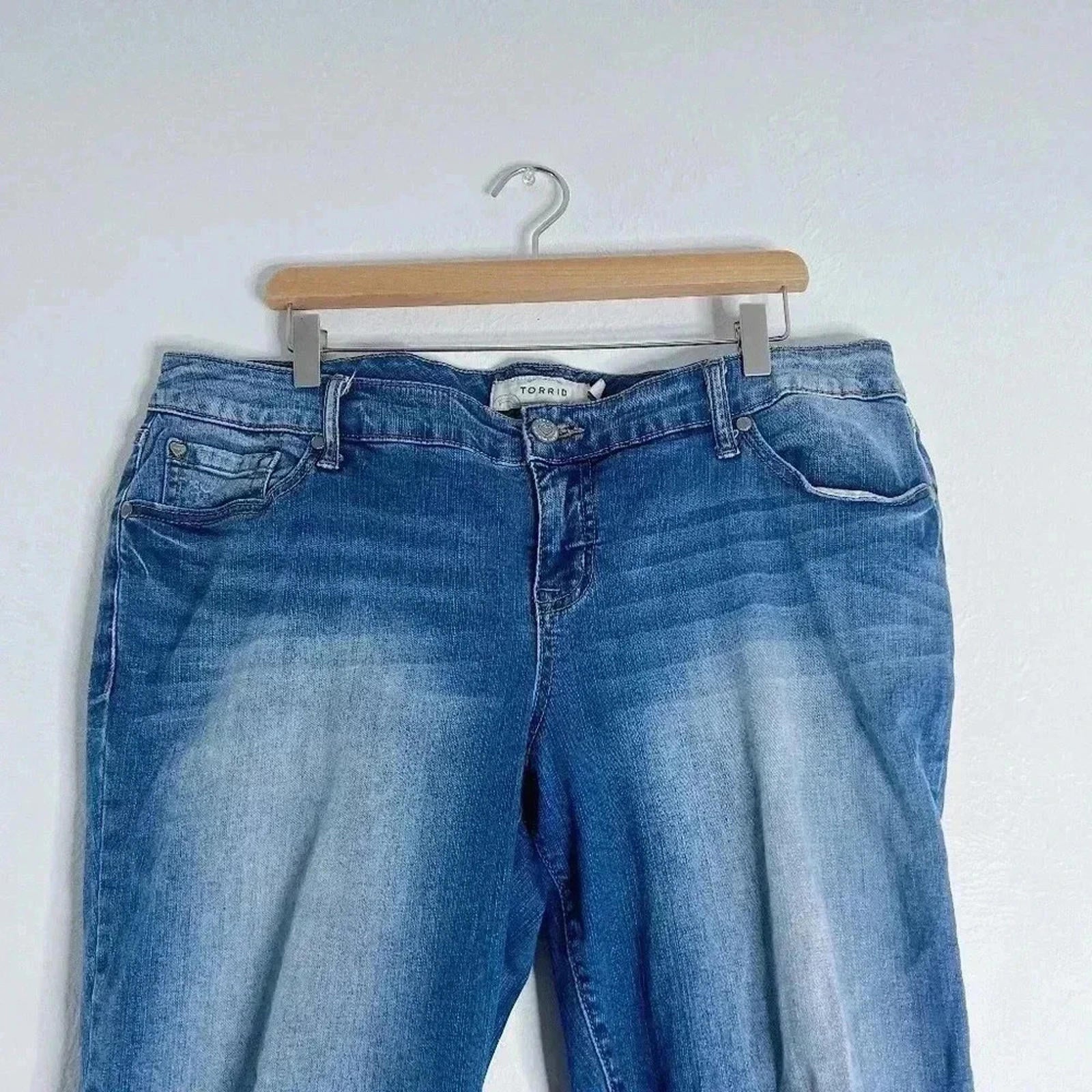 Torrid Distressed Medium Wash Skinny Jeans Distressed Denim Mid Rise Size 16