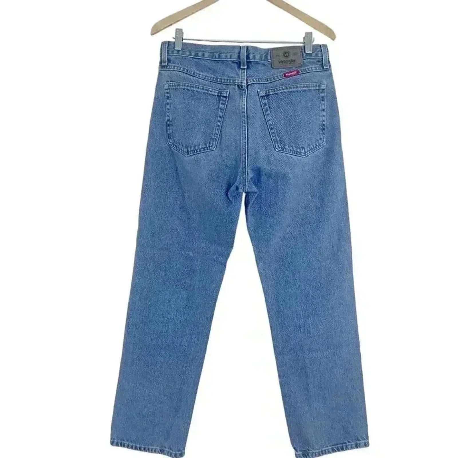 Wrangler Men's Medium Wash Straight Leg Jeans Mid Rise Size 33 x 30