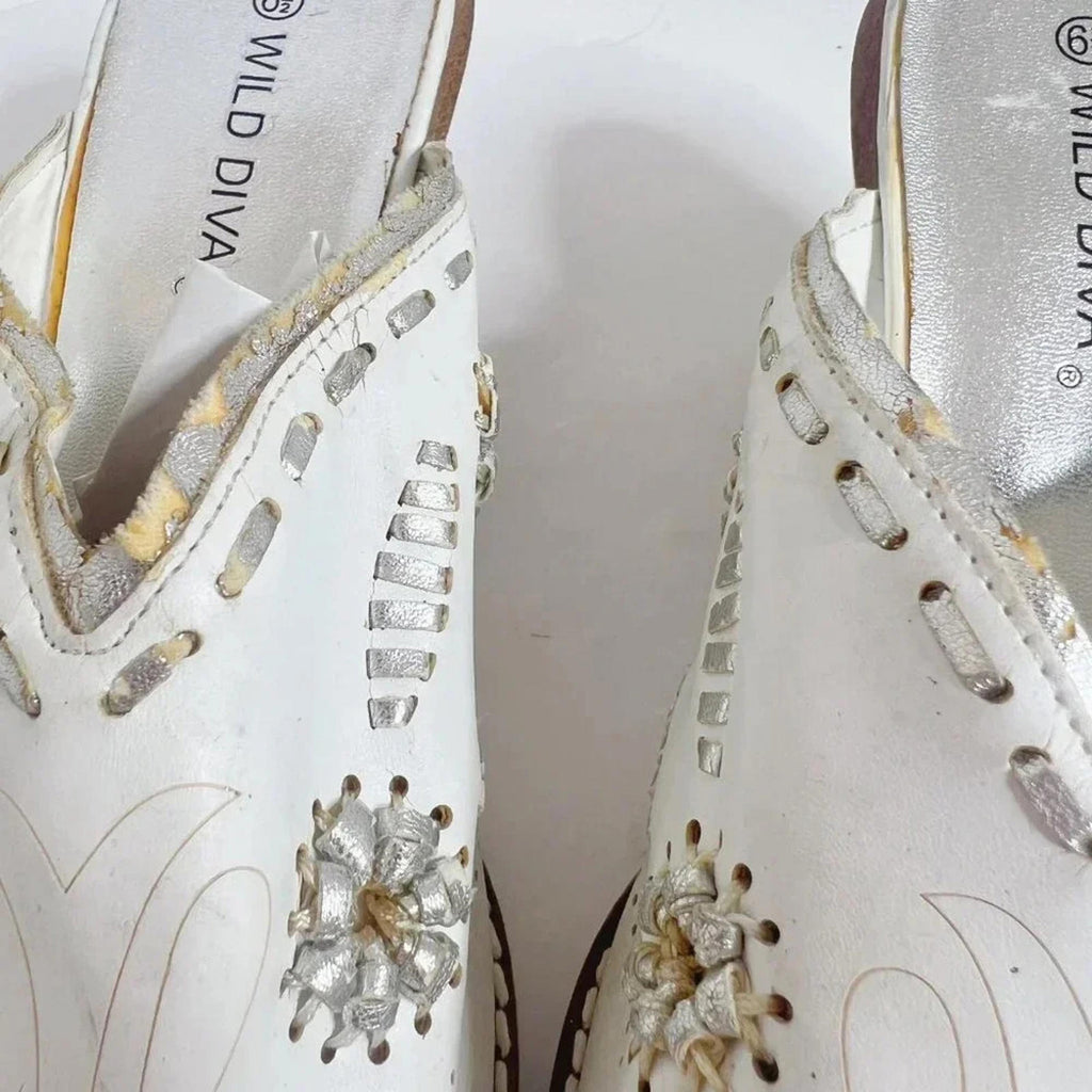 Wild Diva White Faux Leather Cowboy Bootie Silver Stitching Women's Size 6.5