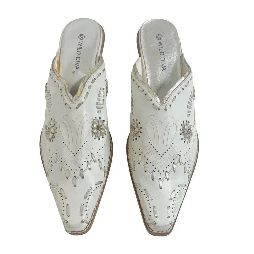 Wild Diva White Faux Leather Cowboy Bootie Silver Stitching Women's Size 6.5