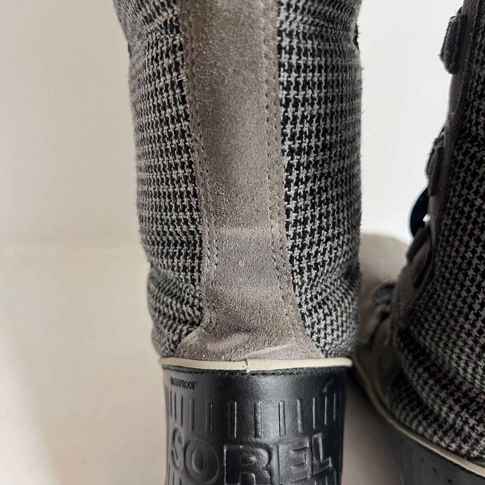 Sorel Joan of Arctic Winter Boots Grey and Black Houndstooth Fur Lined Size 7.5