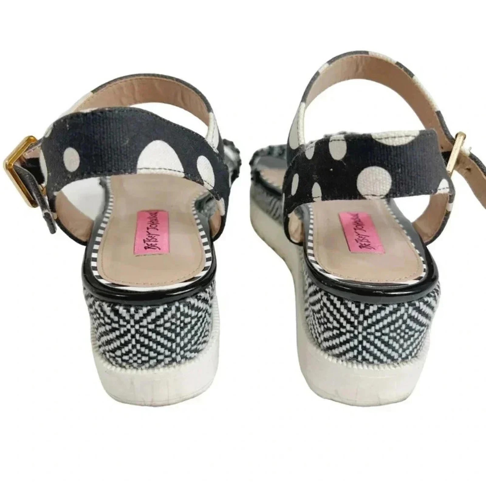 Betsey Johnson Faegan Wedge Sandal Black and White Women's Size 9.5