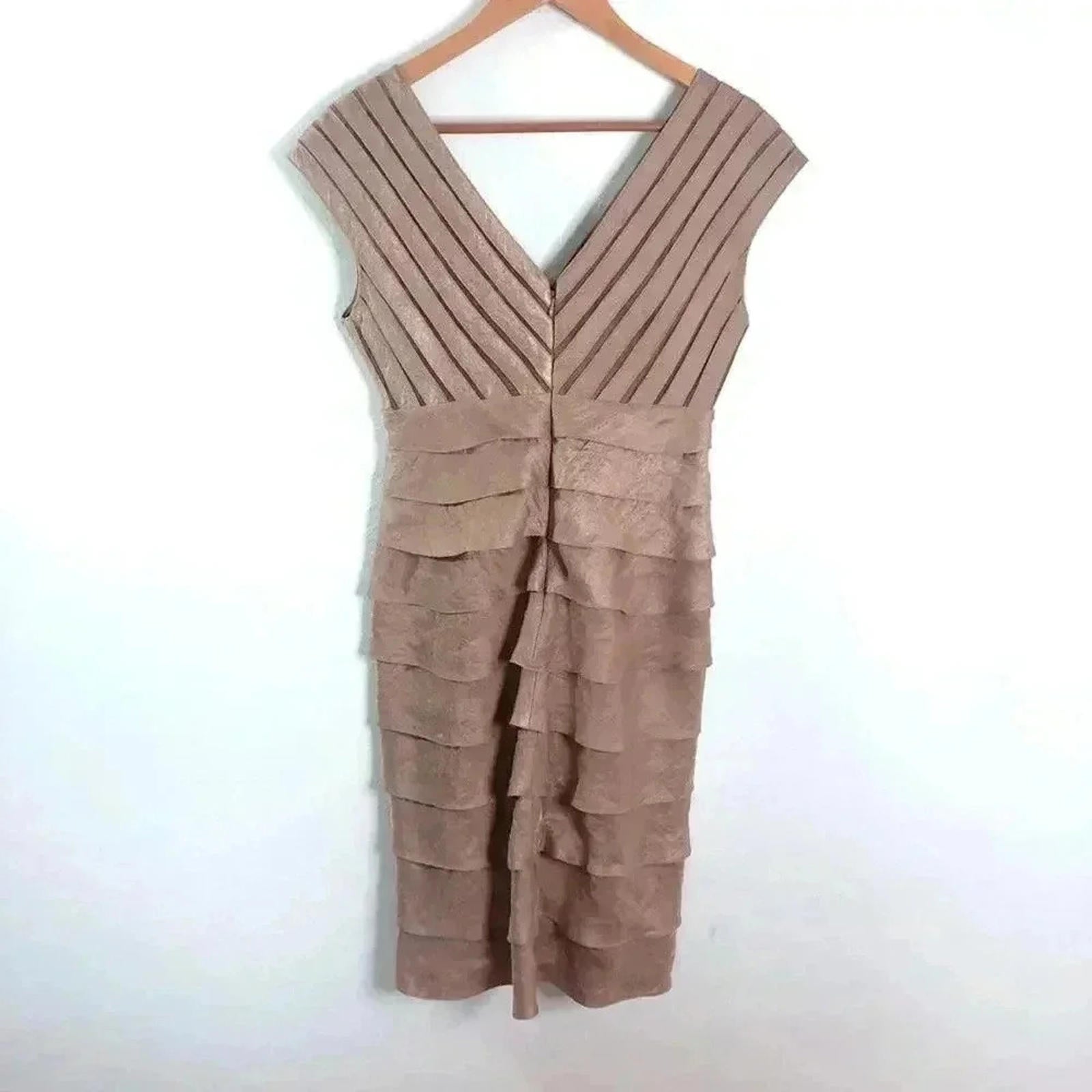 Adrianna Papell Gold Champagne Scalloped Layered Dress Formal Women's Size 6