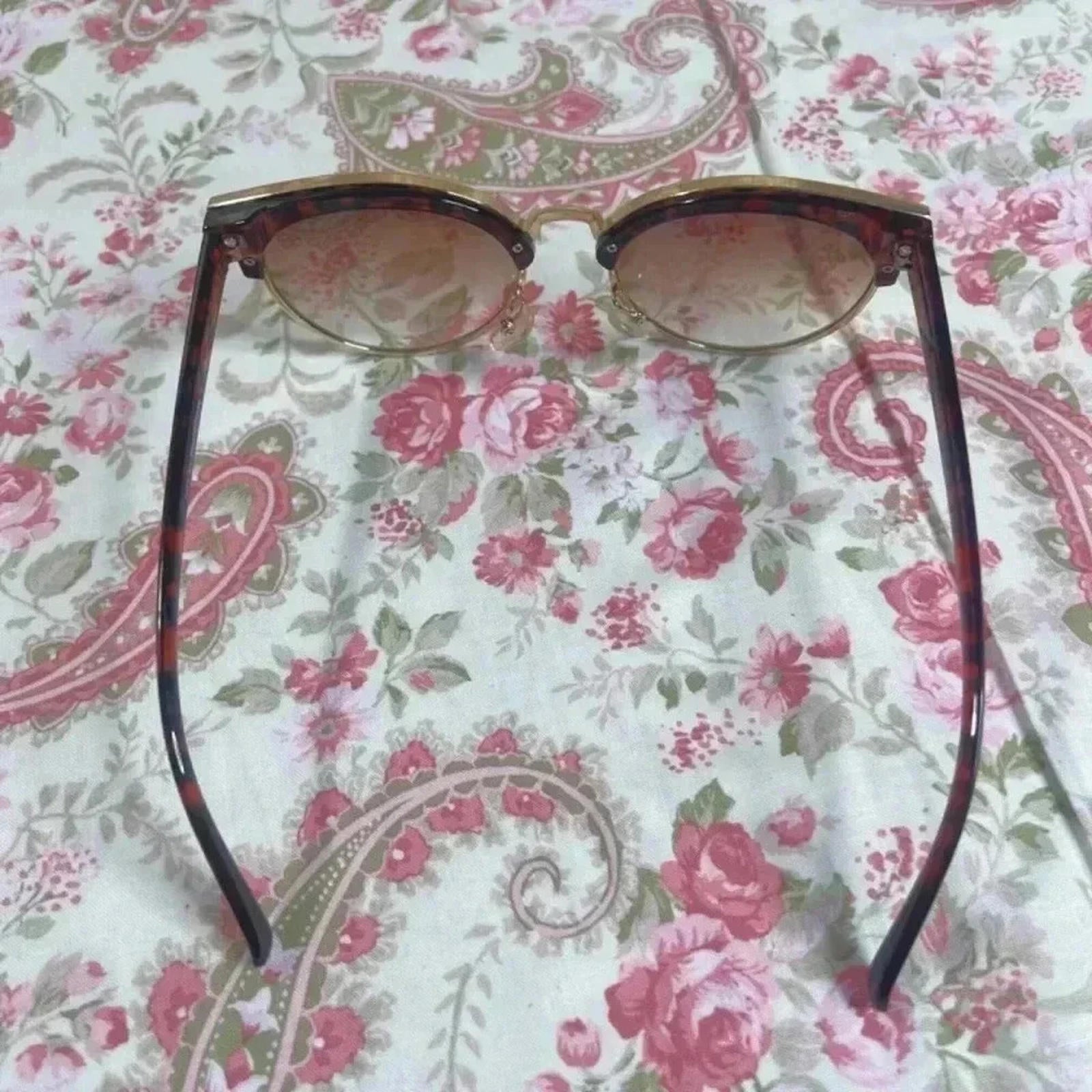 Urban Outfitters Brown Tortoiseshell Cateye Sunglasses Gold Rims