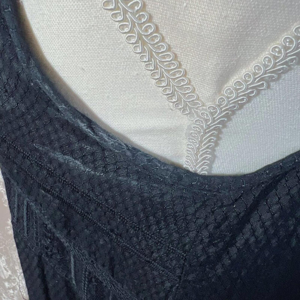 Vintage Black Embroidered V Neck Dress Women's Size 6
