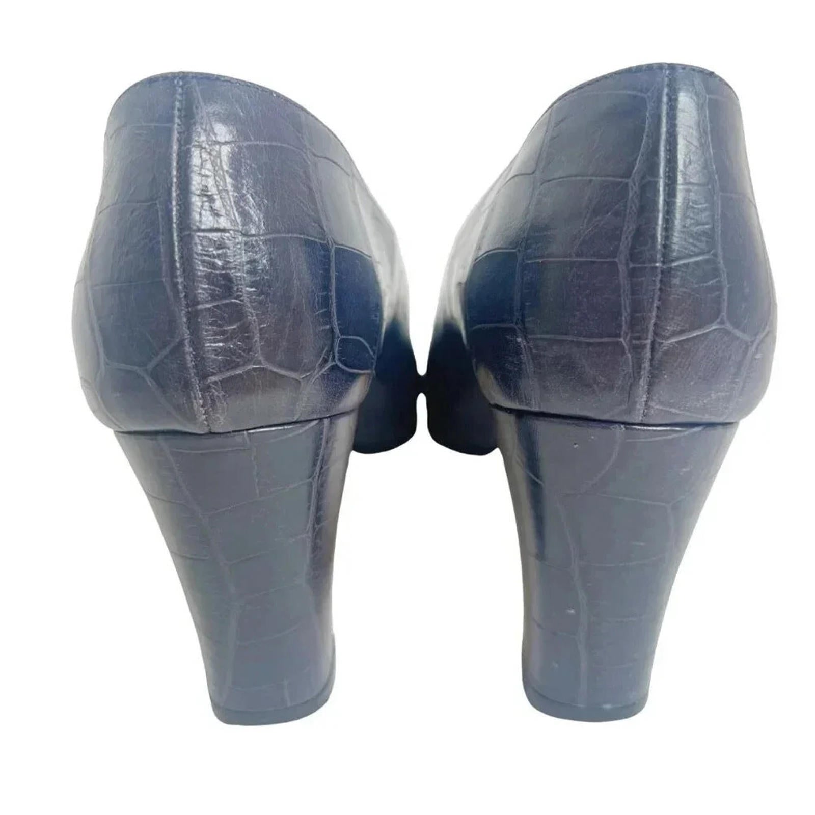Escada Vintage Navy Blue Crocodile Rounded Toe Pumps Women's Size 8.5