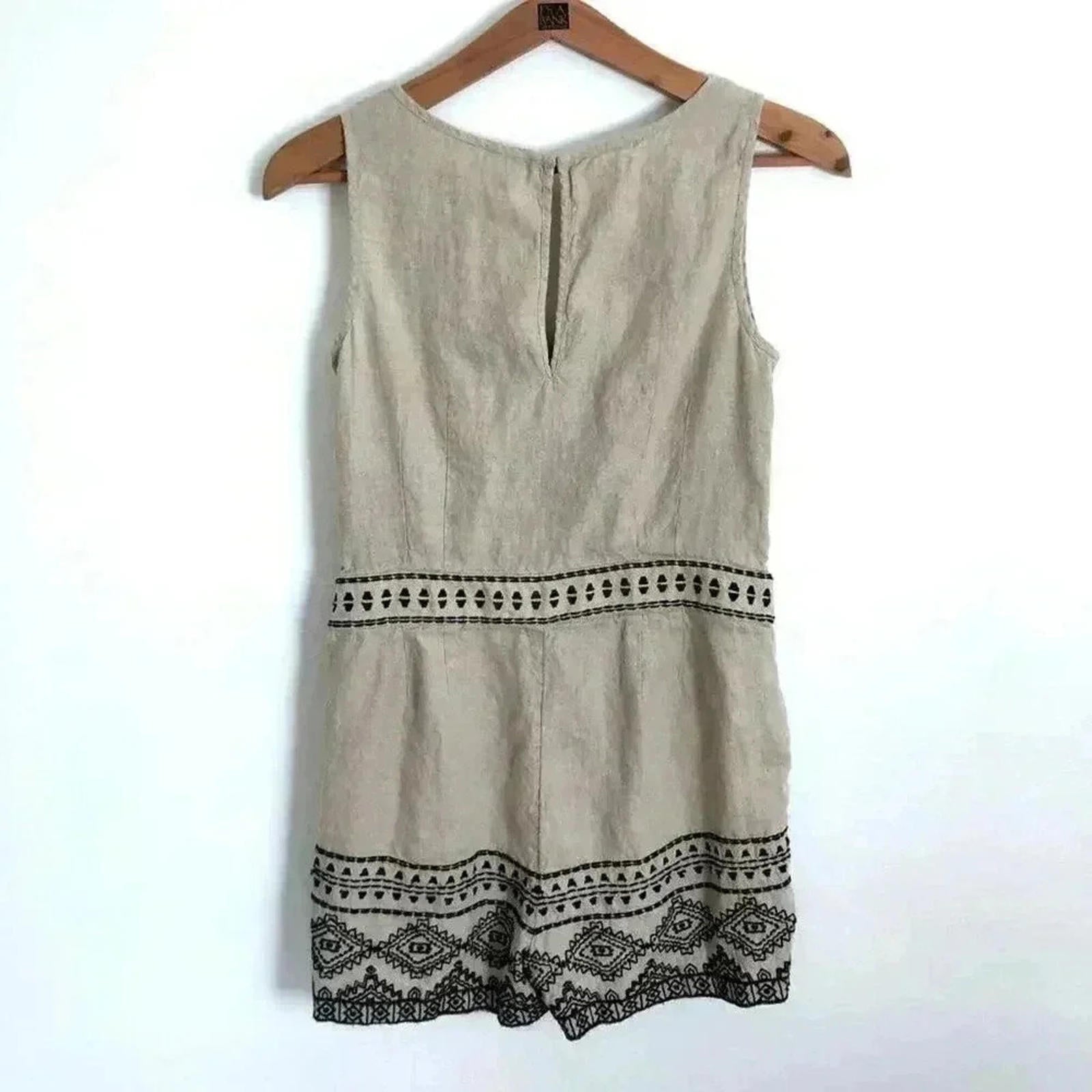 Ann Taylor LOFT Linen Oatmeal Black Embroidered Petite Romper Women's Size 4 P