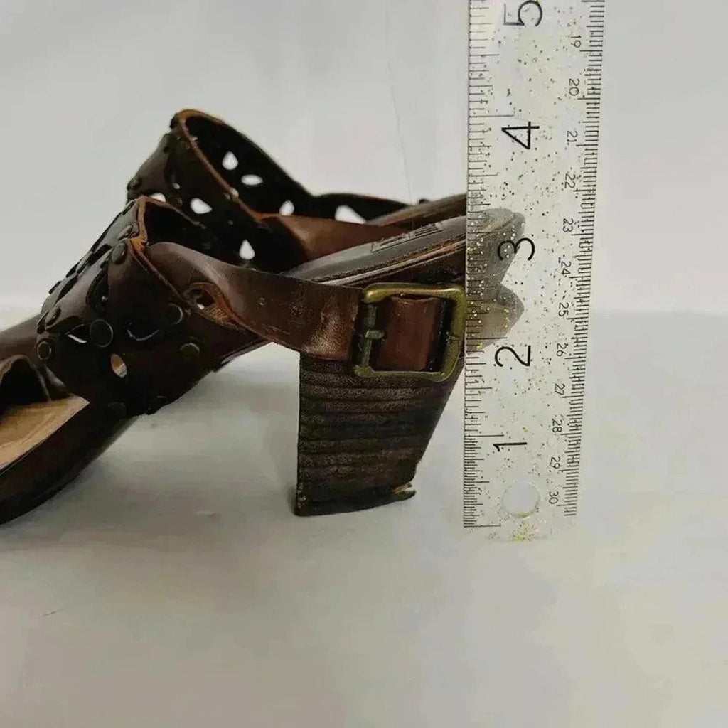Frye Skye Sandals Brown Leather Chunky Heels Flower Cutouts Rivets Size 9
