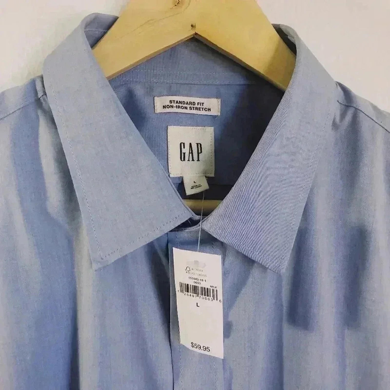 NWT GAP Men's Light Blue Long Sleeved Button Down Business Casual Office Size L