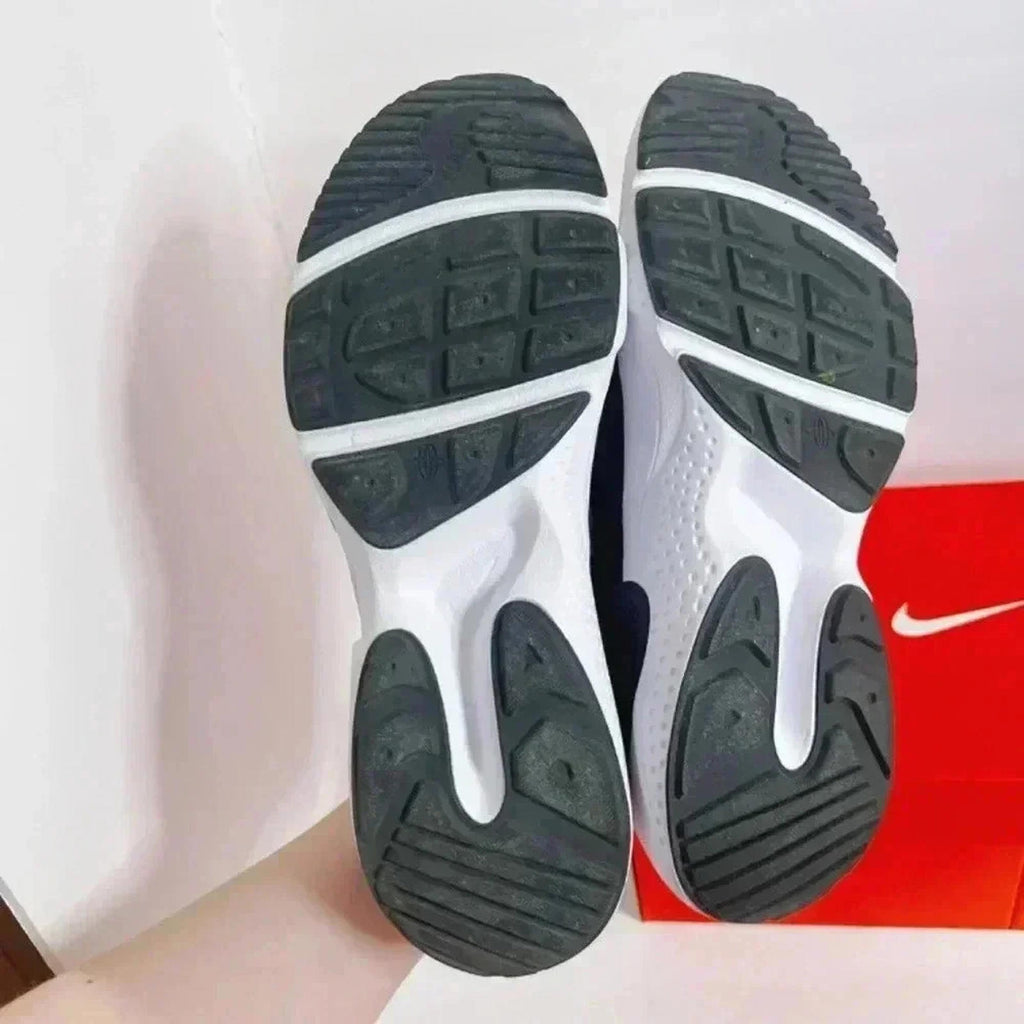 Nike Varsity Compete TR 2 Sneakers Black and White Men's Size 14