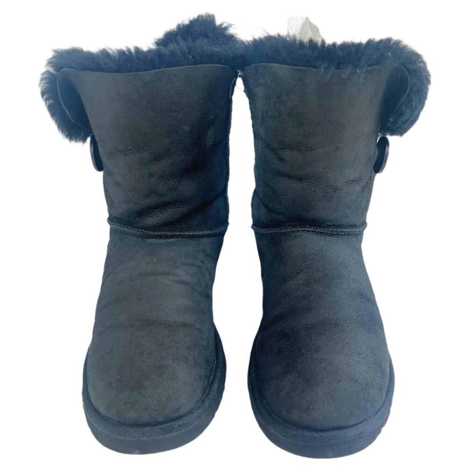 UGG Australia Women's Bailey Button II Black Sheepskin Boot Bootie Size 7
