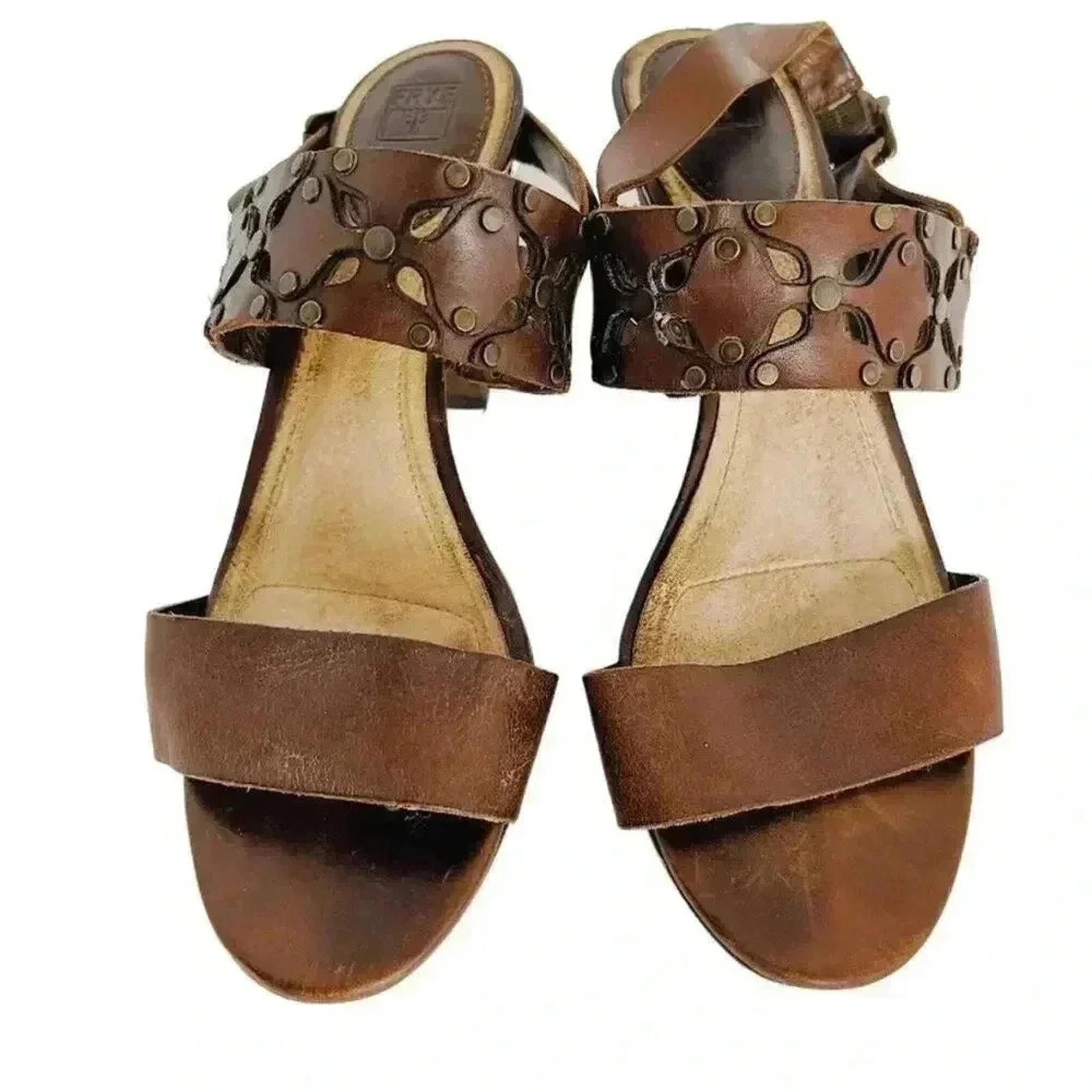 Frye Skye Sandals Brown Leather Chunky Heels Flower Cutouts Rivets Size 9