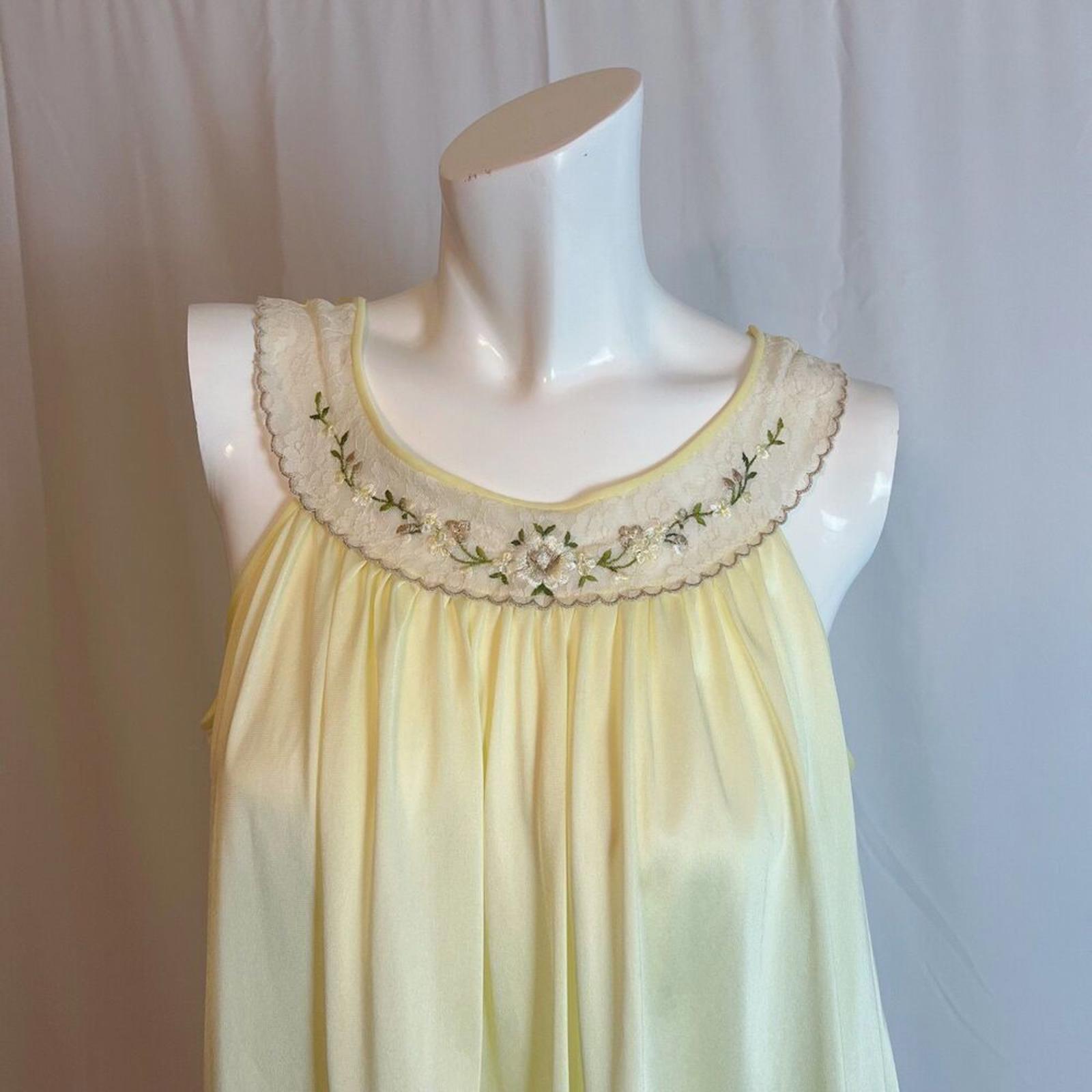 Vintage 1970s Lorraine Light Yellow Nightgown Floral Embroidered Coquette Size M