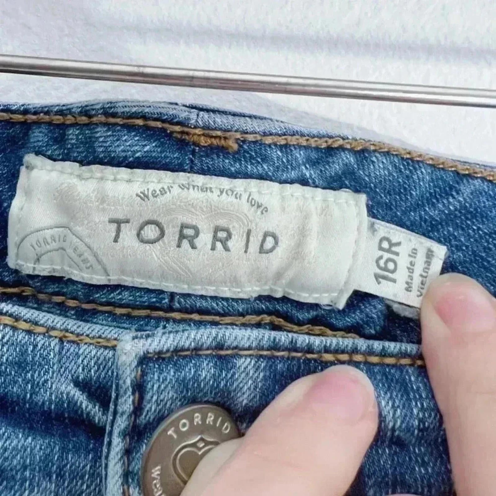 Torrid Distressed Medium Wash Skinny Jeans Distressed Denim Mid Rise Size 16