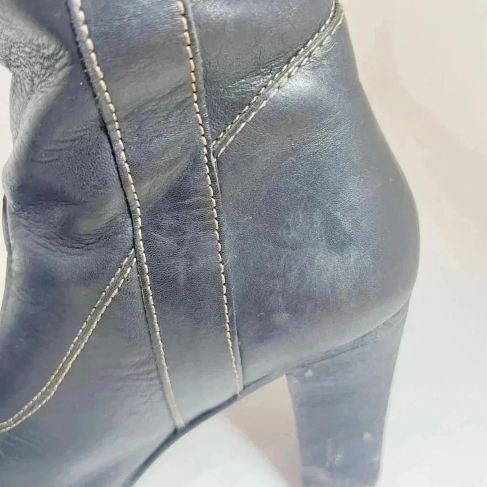 Frye Villager Pull On Boot Black Leather Boot Exposed Stitching Heeled Size 8.5