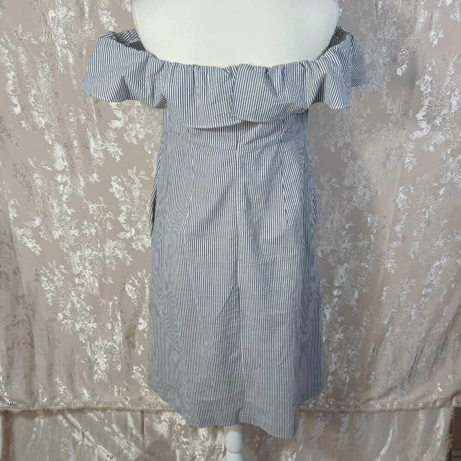 Banana Republic Seersucker Off Shoulder White Grey Striped Ruffle Dress Size 8