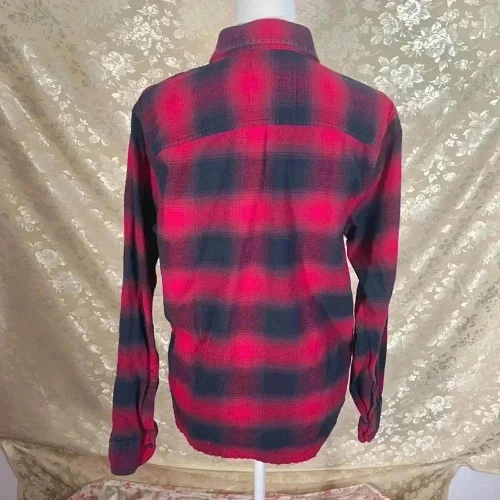 Hollister Women's Red Plaid Flannel Long Sleeve Button Up Shirt Size M