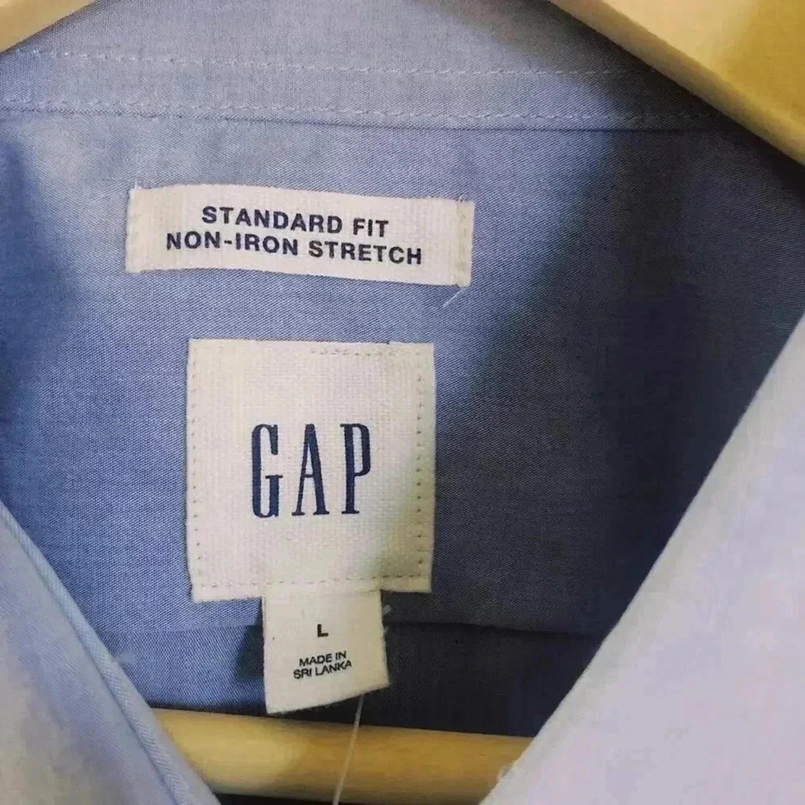 NWT GAP Men's Light Blue Long Sleeved Button Down Business Casual Office Size L