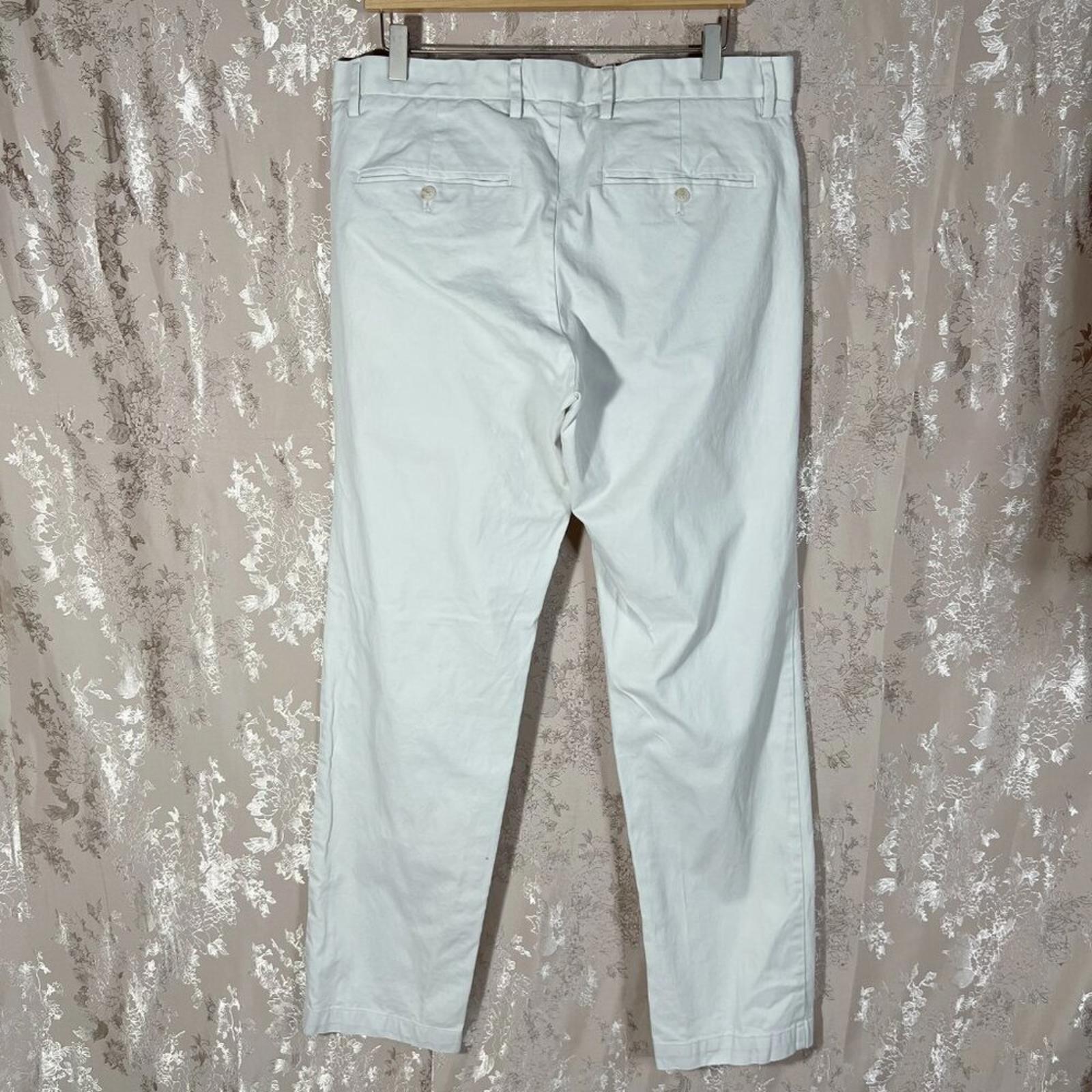 GAP Men's Straight Leg Cream Colored Khaki Pants Slacks Size 34 x 32