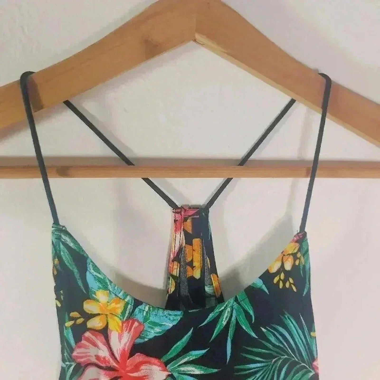 ❤️ 3/$15 No Boundaries Tropical Black Orange Green Flowy Tank Top Floral Size M