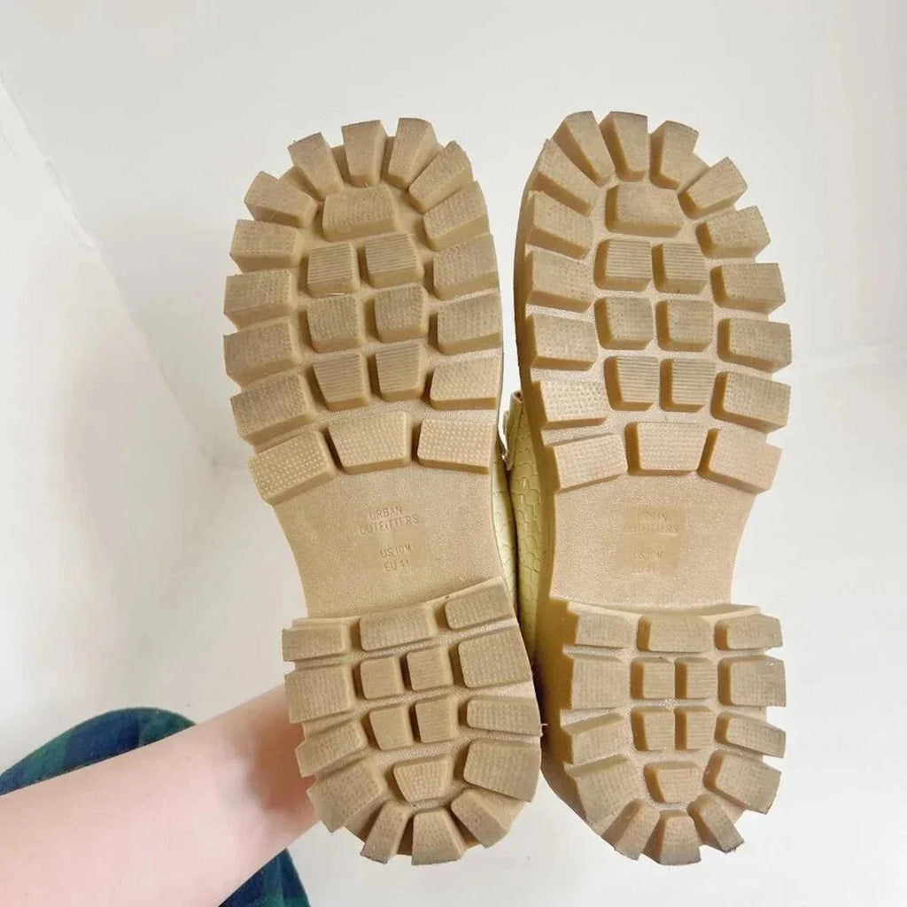 UO Faux Crocodile Leather Cream Loafers Women's Size 10