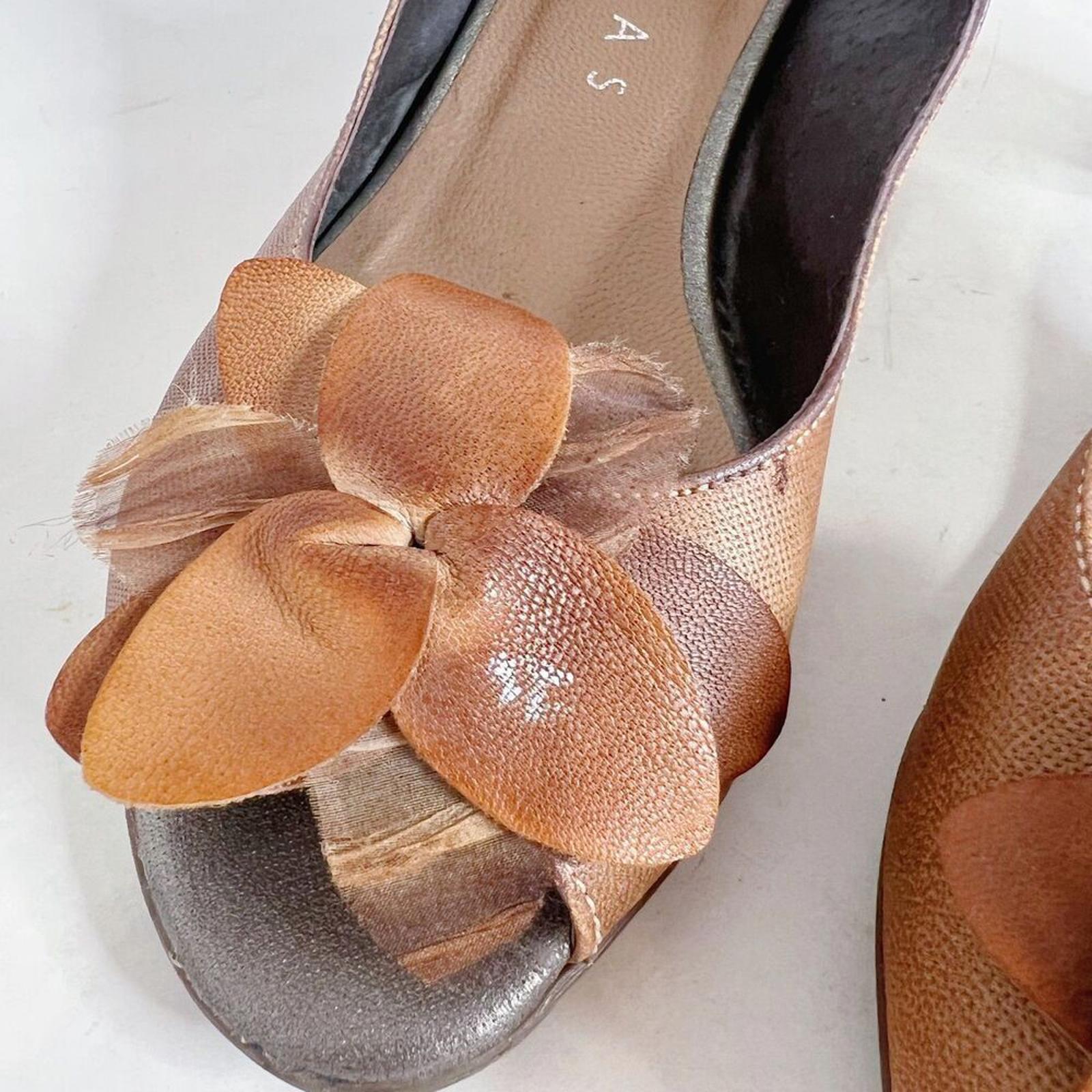 Hispanitas Tan Leather Strappy Slingback Heels Flower Detail Women's Size 8 US