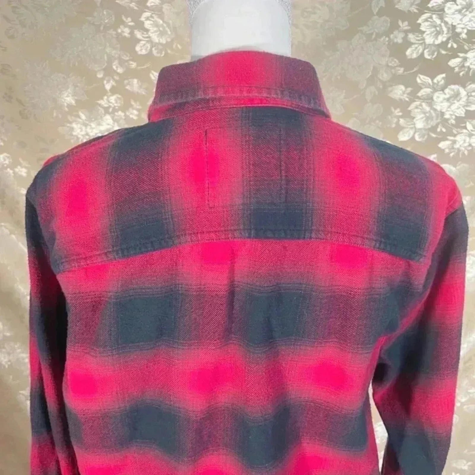 Hollister Women's Red Plaid Flannel Long Sleeve Button Up Shirt Size M