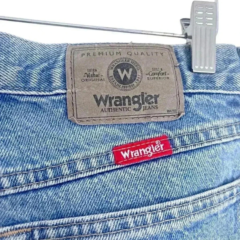 Wrangler Men's Medium Wash Straight Leg Jeans Mid Rise Size 33 x 30