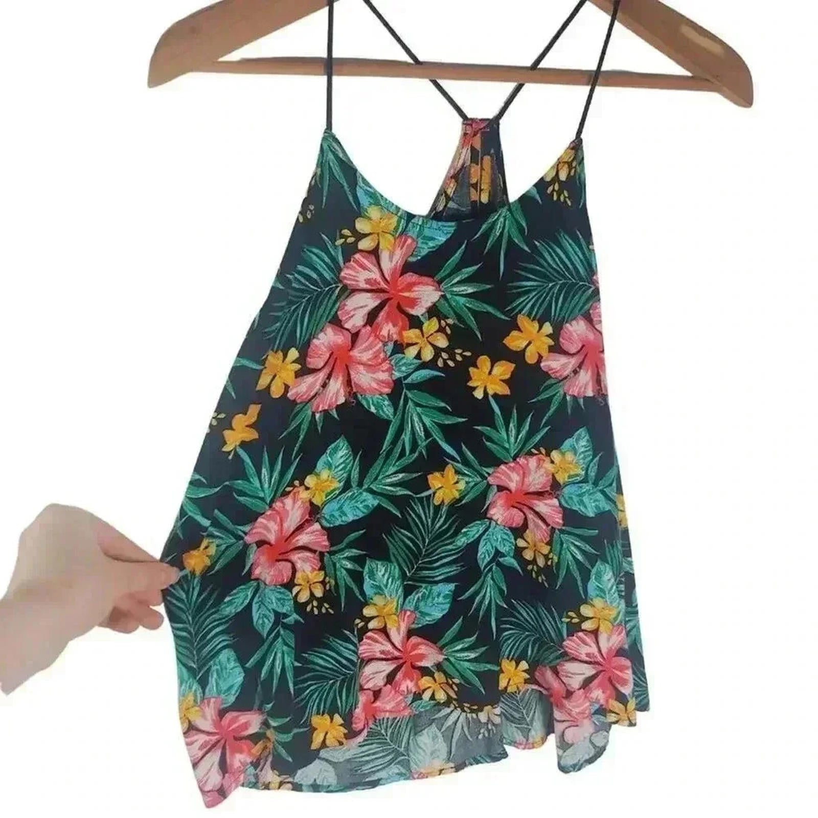 ❤️ 3/$15 No Boundaries Tropical Black Orange Green Flowy Tank Top Floral Size M
