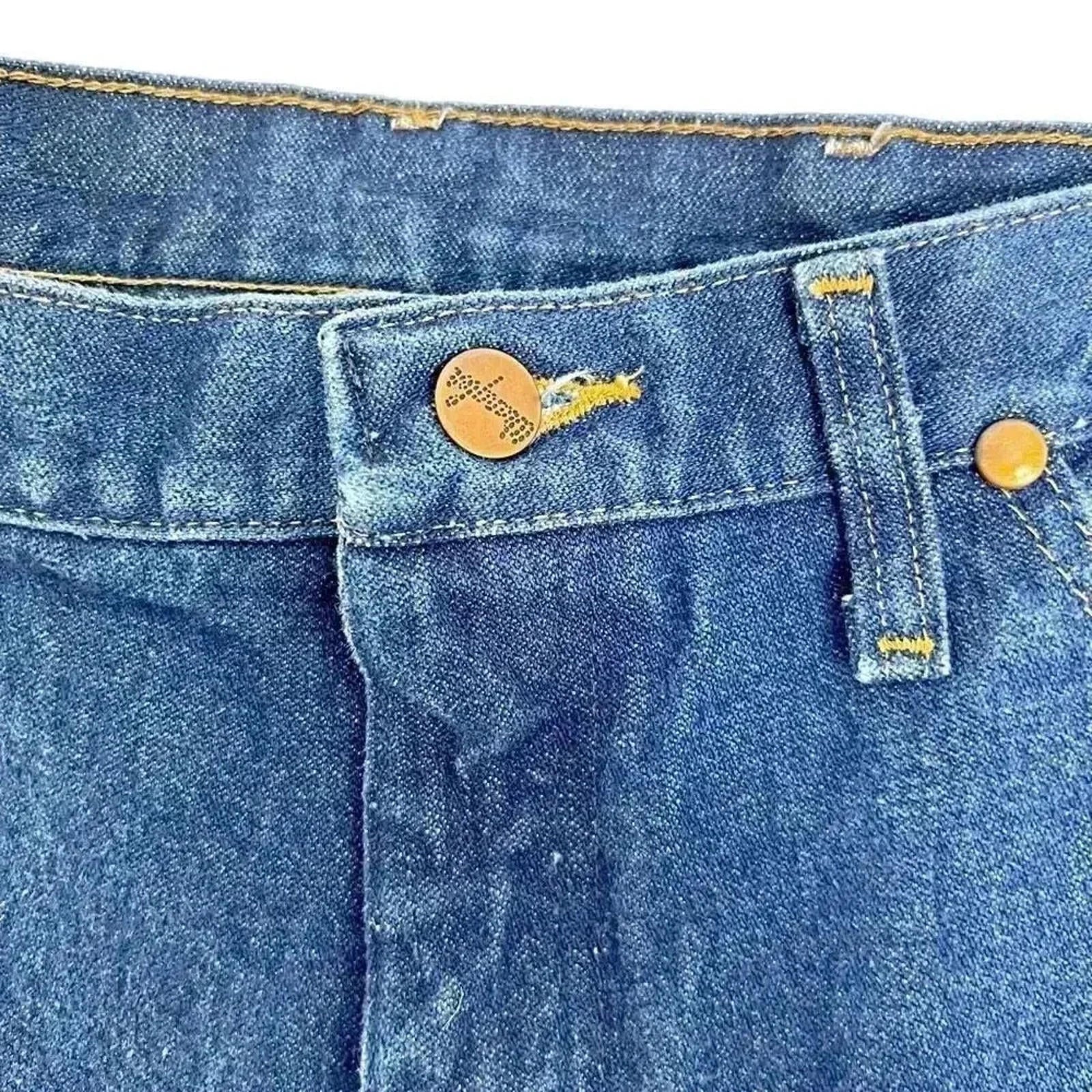 Wrangler Medium Wash Straight Leg Mom Jeans High Rise Women's Size 32 x 32