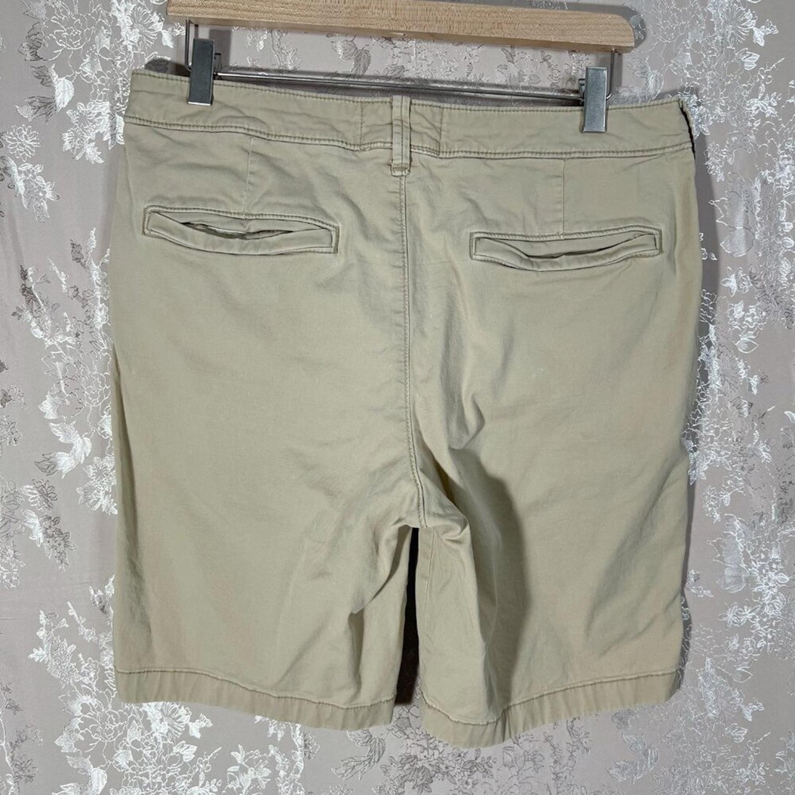 Hollister Classic Fit Khaki Tan Shorts Men's Size 32