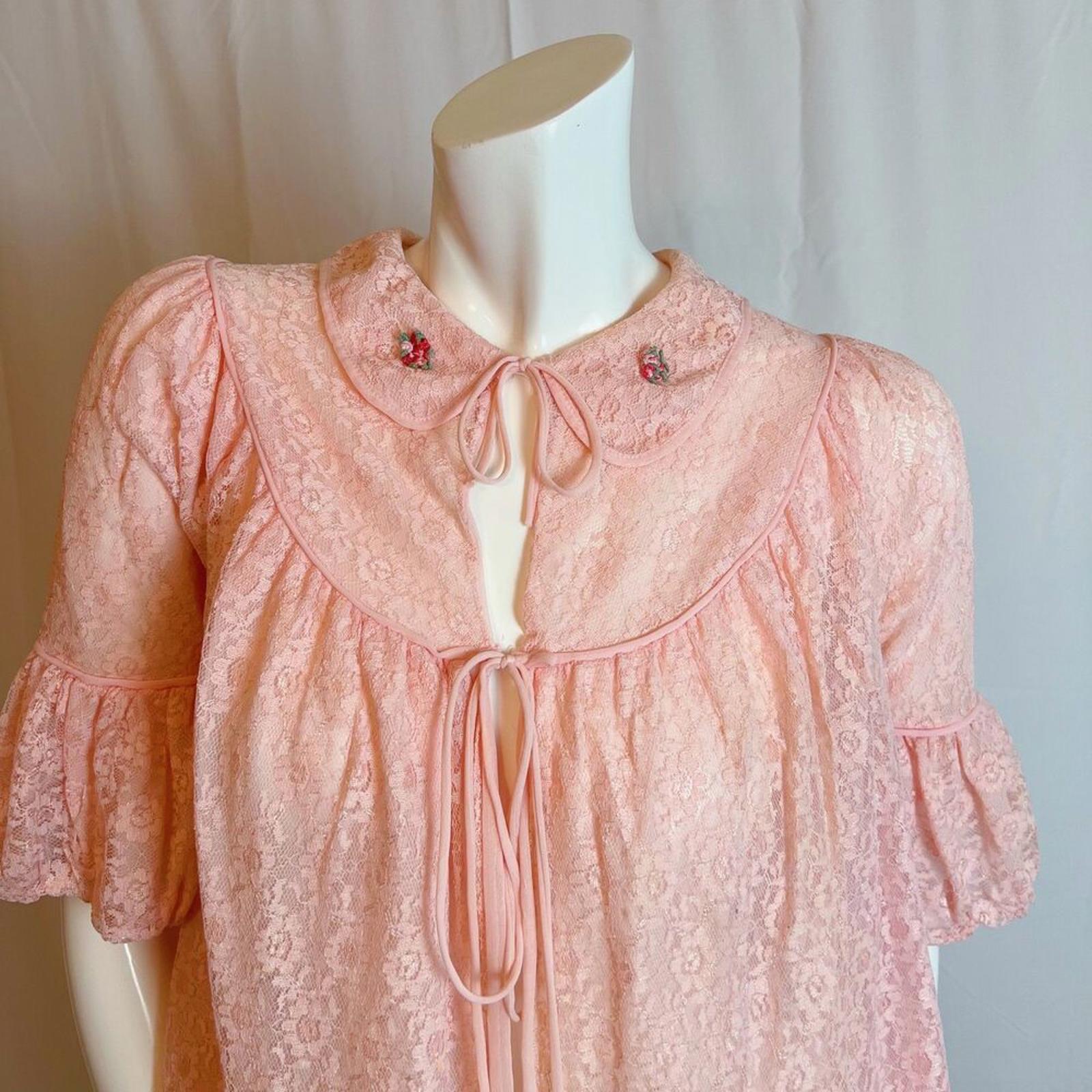 Vintage 1960s Pink Lace Duster Robe Peter Pan Collar Coquette Bows