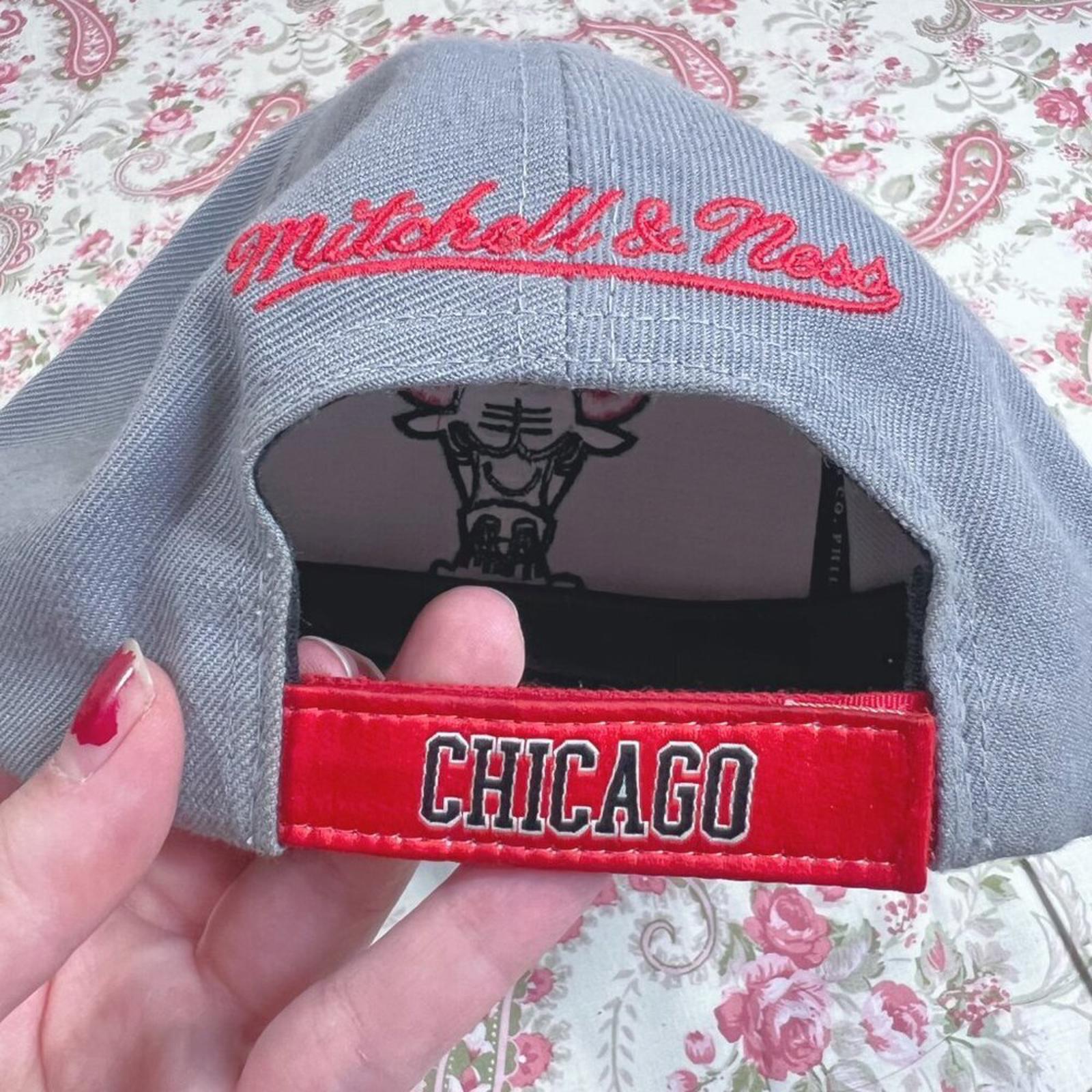 Vintage Chicago Bulls Mitchell & Ness Snapback Cap Grey and Red Baseball Hat