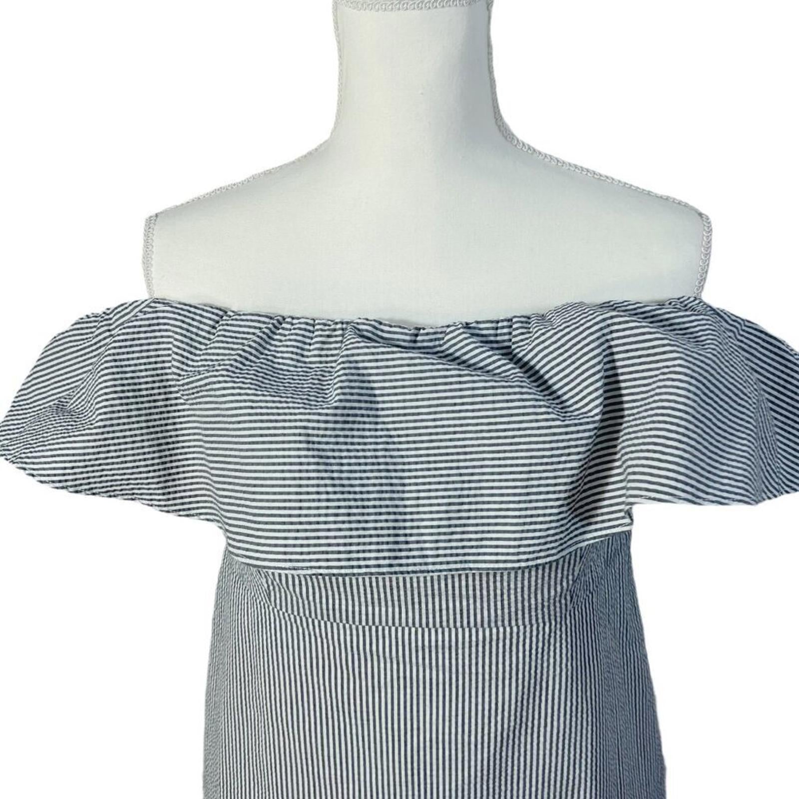 Banana Republic Seersucker Off Shoulder White Grey Striped Ruffle Dress Size 8