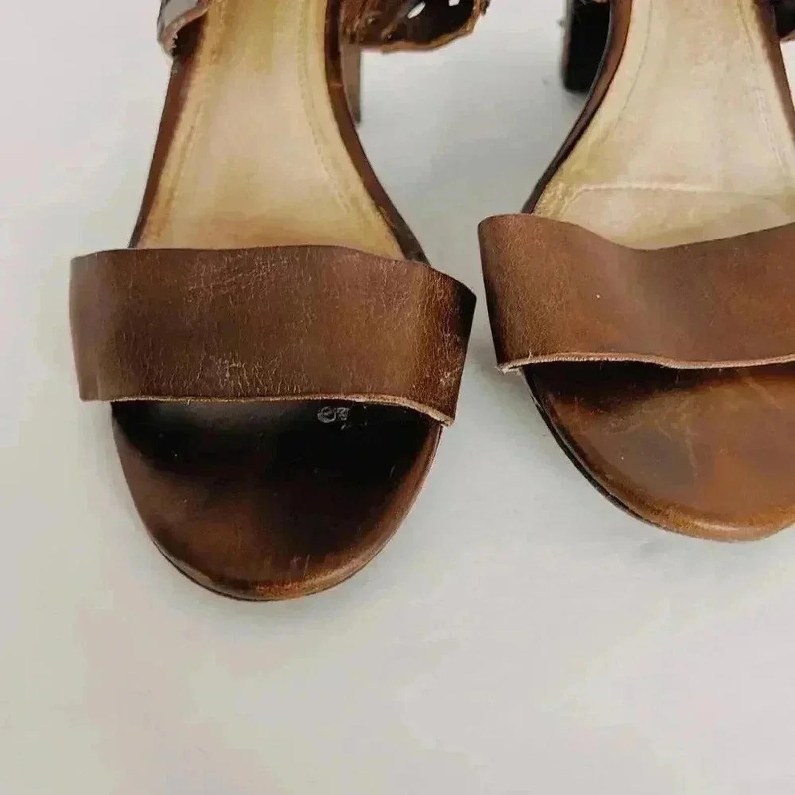 Frye Skye Sandals Brown Leather Chunky Heels Flower Cutouts Rivets Size 9