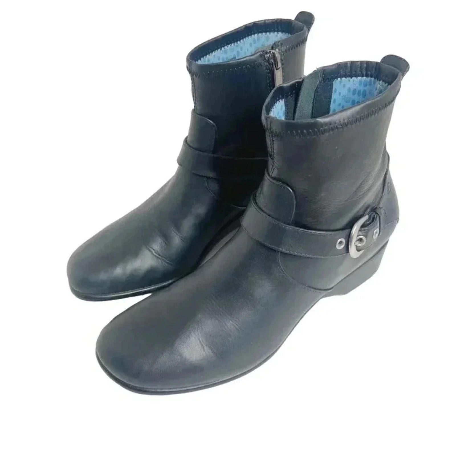Aravon Black Leather Booties Silver Buckle Women's Size 5.5