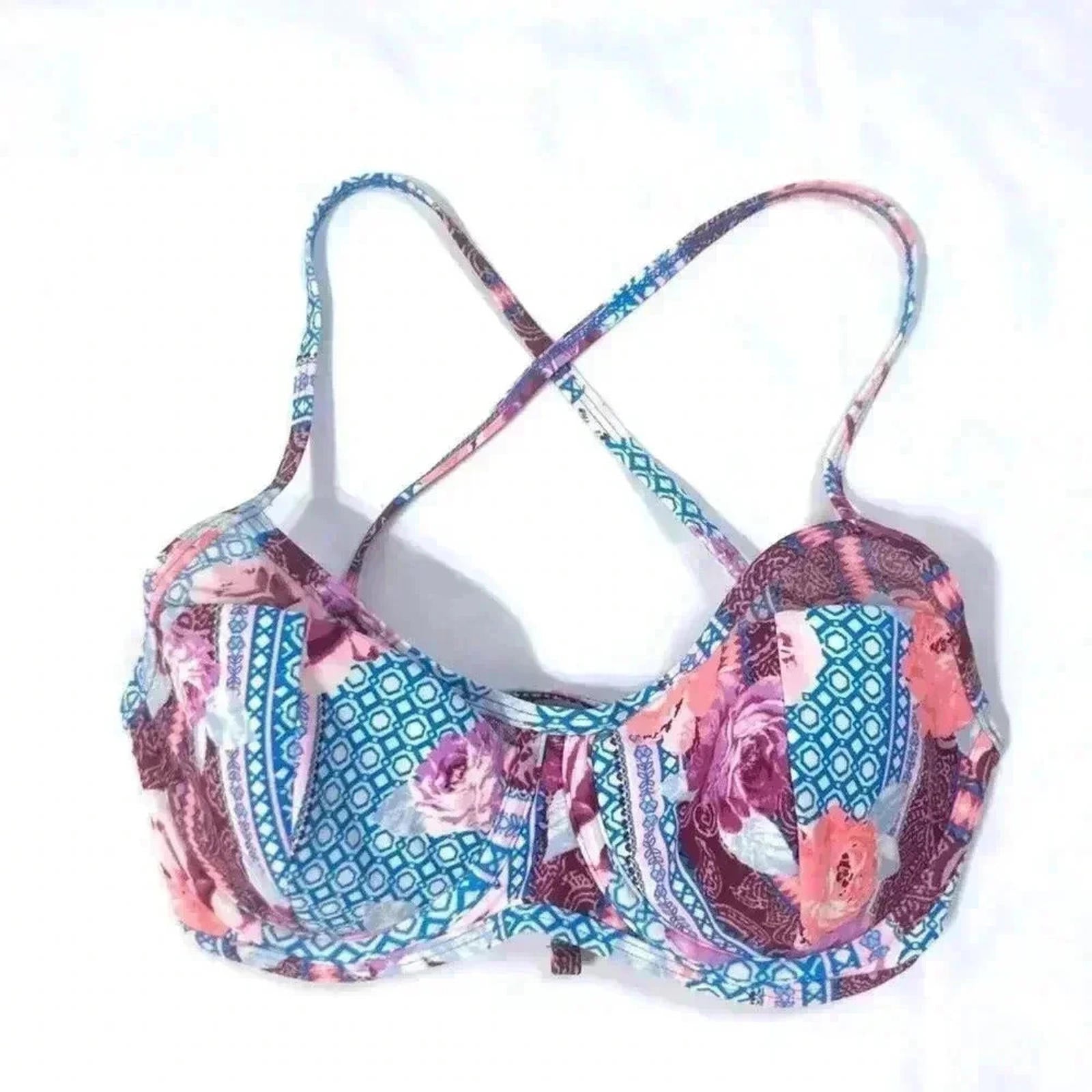 NWOT Giani Bini Floral Bikini Top