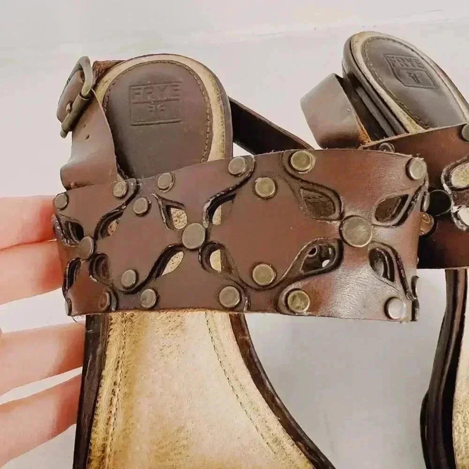Frye Skye Sandals Brown Leather Chunky Heels Flower Cutouts Rivets Size 9